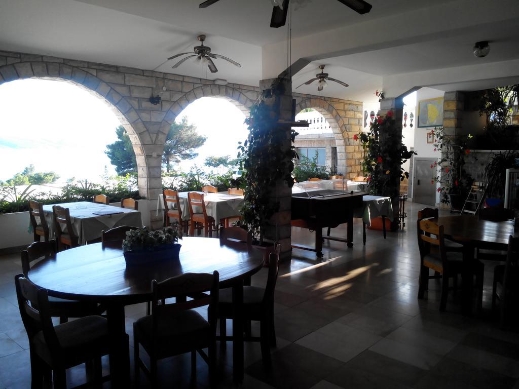 Villa Ljetni San โอมิช ภายนอก รูปภาพ
